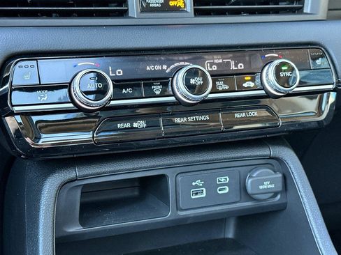 New 2025 Honda Pilot Touring image 26