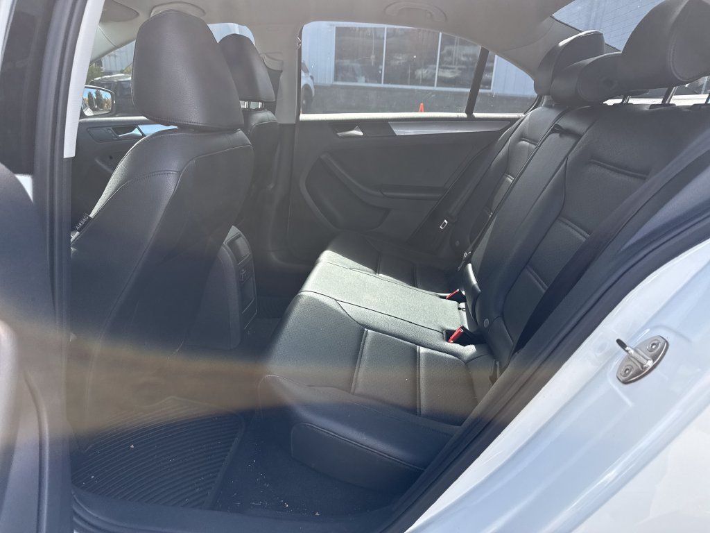 Used 2017 Volkswagen Jetta SE FWD image 8