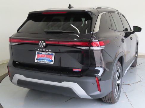 New 2026 Volkswagen Tiguan SE FWD image 4