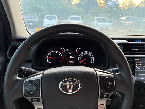 Used 2022 Toyota 4Runner SR5 Premium w/ Moonroof Package RWD image 5