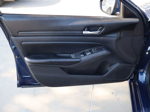Used 2021 Nissan Altima 2.5 S FWD image 12