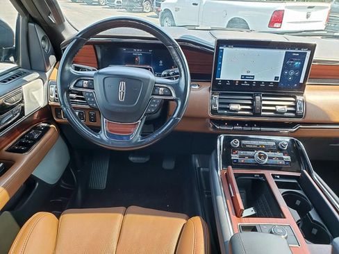 Used 2022 Lincoln Navigator Reserve image 24