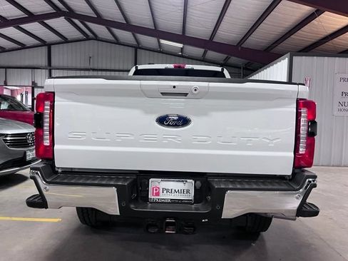 Used 2026 Ford F250 Lariat AWD/4WD image 4