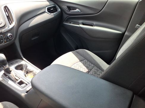 Used 2023 Chevrolet Equinox LT w/ Driver Convenience Package AWD/4WD image 19