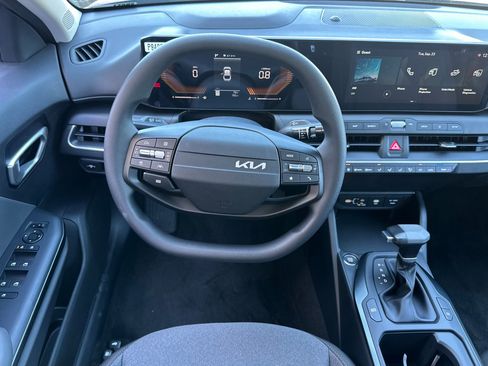 New 2025 Kia K4 LXS image 15