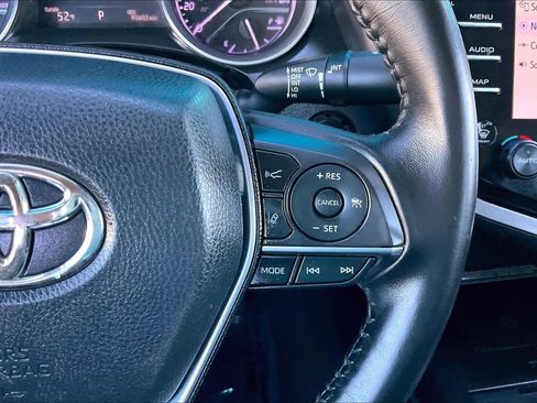 Used 2019 Toyota Camry XLE image 25