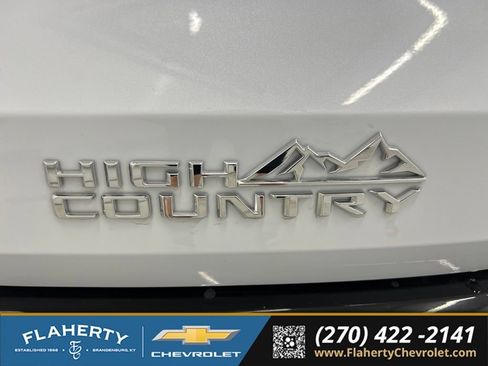 Used 2026 Chevrolet Traverse High Country AWD/4WD image 19