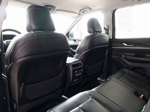 Used 2023 Jeep Grand Cherokee Limited image 20