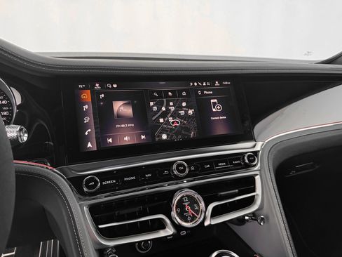 Used 2025 Bentley Flying Spur Plug-In Hybrid AWD/4WD image 25
