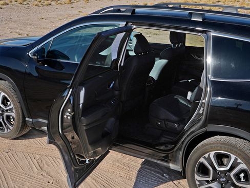 Used 2023 Subaru Ascent Limited image 9