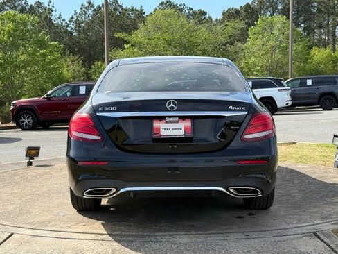 Used 2017 Mercedes-Benz E 300 4MATIC image 6