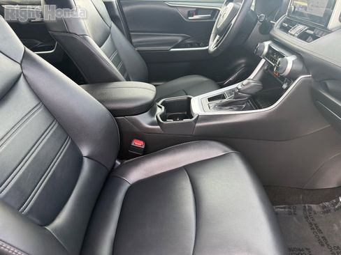 Used 2025 Toyota RAV4 XLE Premium image 29