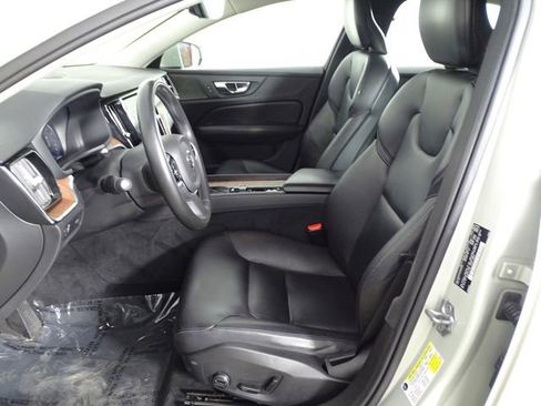 Used 2019 Volvo S60 T5 Momentum w/ Multimedia Package FWD image 13