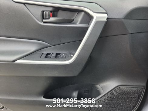 Used 2021 Toyota RAV4 LE AWD/4WD image 24