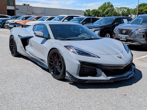Used 2025 Chevrolet Corvette Z06 w/ Z07 Performance Package RWD image 7