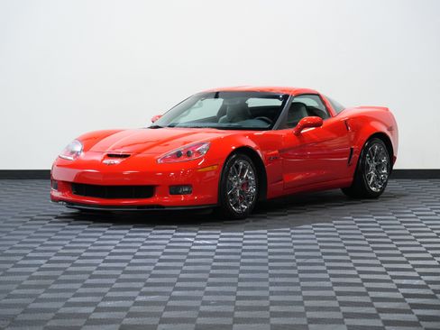 Used 2013 Chevrolet Corvette Z06 w/ 2LZ Preferred Equipment Group RWD image 3