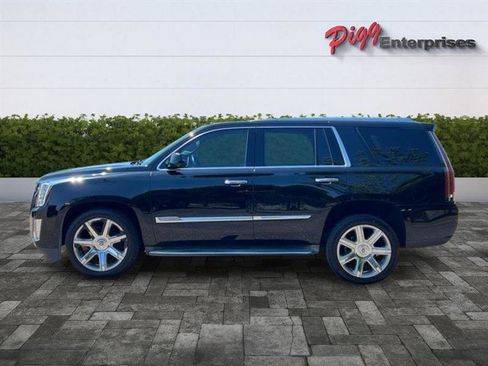 Used 2015 Cadillac Escalade Luxury RWD image 3