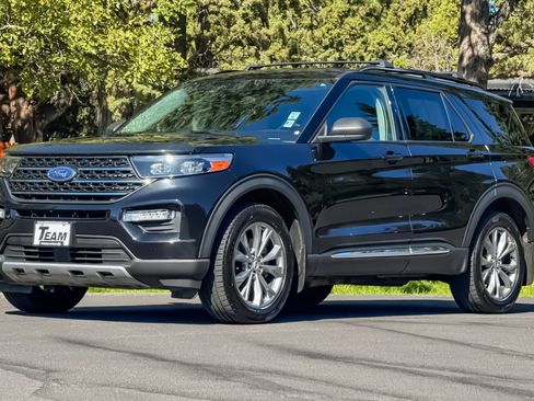 Used 2023 Ford Explorer XLT w/ Equipment Group 202A AWD/4WD image 9