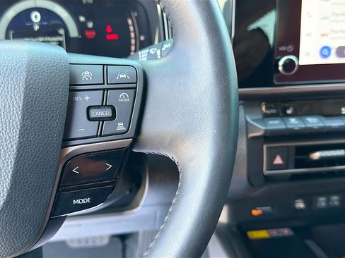 Used 2025 Toyota Camry LE w/ Convenience Package image 36