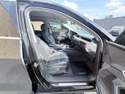 Used 2019 Audi e-tron Prestige w/ Prestige Package AWD/4WD image 11