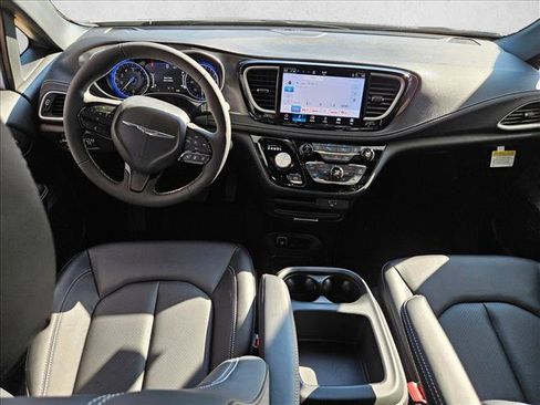 New 2026 Chrysler Pacifica Select image 10