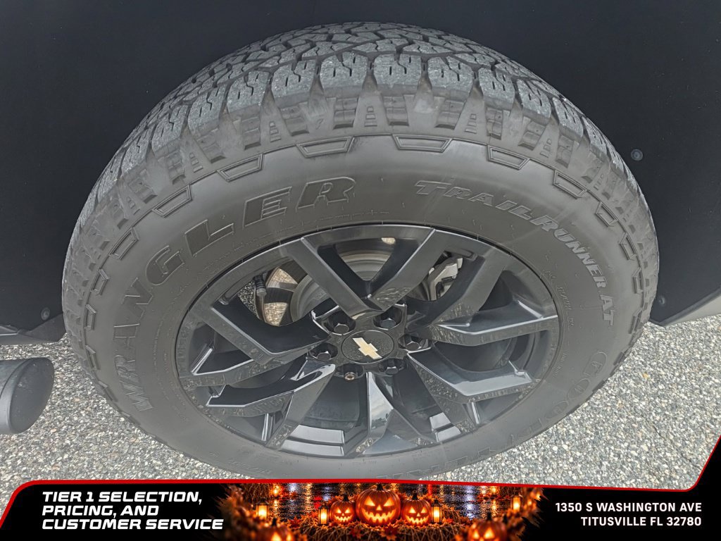 Used 2022 Chevrolet Suburban Z71 w/ Luxury Package AWD/4WD image 10
