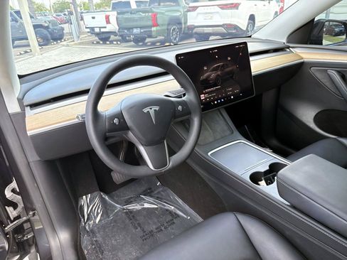 Used 2024 Tesla Model Y Long Range AWD/4WD image 15