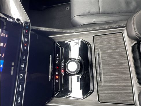 Used 2024 Jeep Wagoneer L Series II RWD image 49