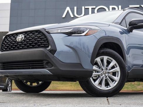 Used 2025 Toyota Corolla Cross LE image 2