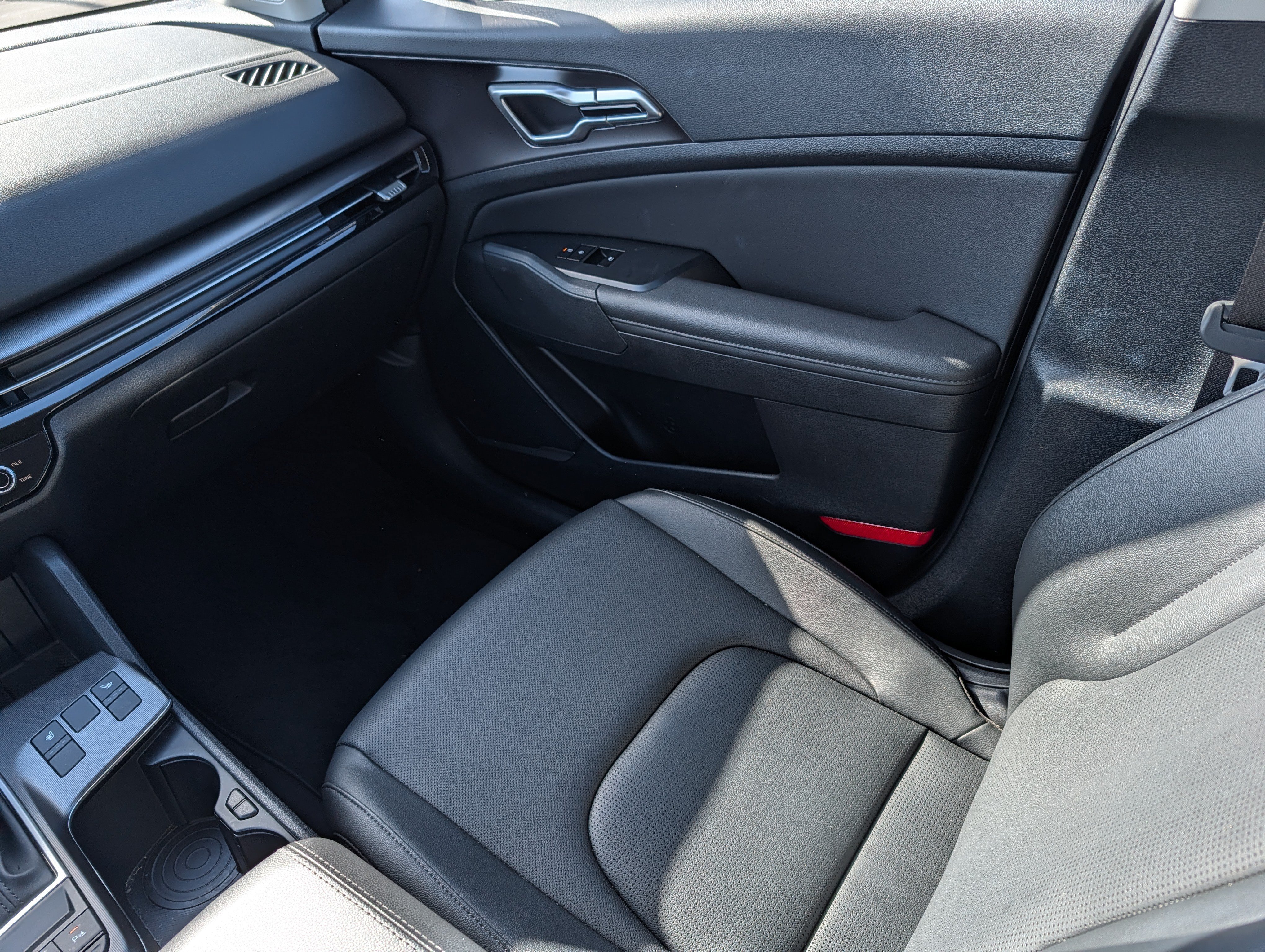 Certified 2026 Kia Sportage EX FWD image 11