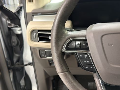 Used 2023 Lincoln Nautilus FWD w/ Premium Package image 13