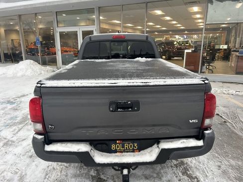 Used 2018 Toyota Tacoma 4x4 Access Cab image 7
