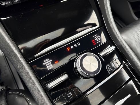 New 2025 Jeep Grand Cherokee Overland image 32