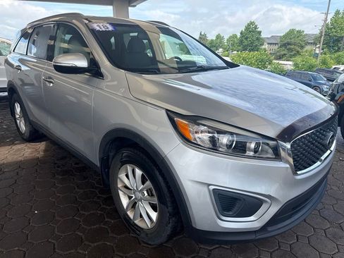 Used 2018 Kia Sorento FWD image 4