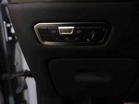 Used 2023 BMW X7 xDrive40i w/ M Sport Package image 42