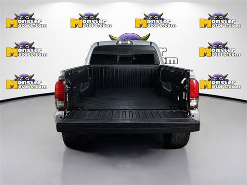 Used 2018 Toyota Tacoma TRD Sport w/ Technology Package image 26