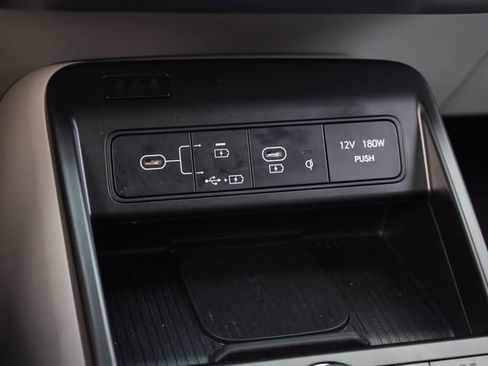 Used 2024 Hyundai Kona Limited FWD image 19