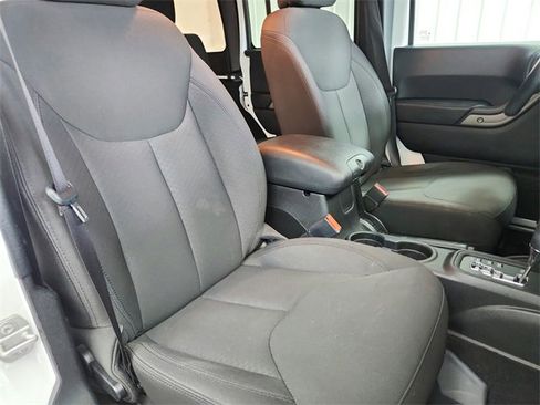 Used 2018 Jeep Wrangler Unlimited Sport S image 33