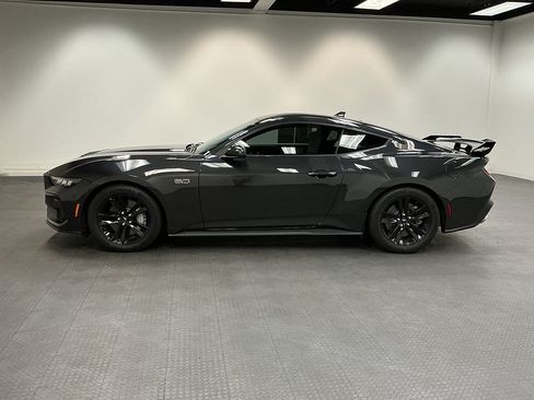 Used 2024 Ford Mustang GT RWD image 2