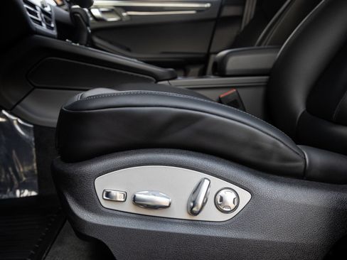Certified 2026 Porsche Macan AWD/4WD image 21