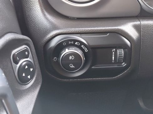 Used 2023 Jeep Gladiator Sport image 30