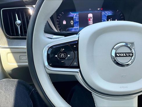 Used 2023 Volvo XC60 B5 Ultimate w/ Protection Package Premier AWD/4WD image 9