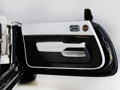 Used 2018 Rolls-Royce Dawn image 31