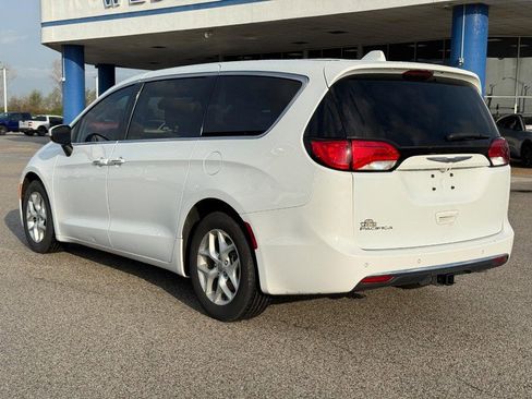 Used 2017 Chrysler Pacifica Touring Plus FWD image 3