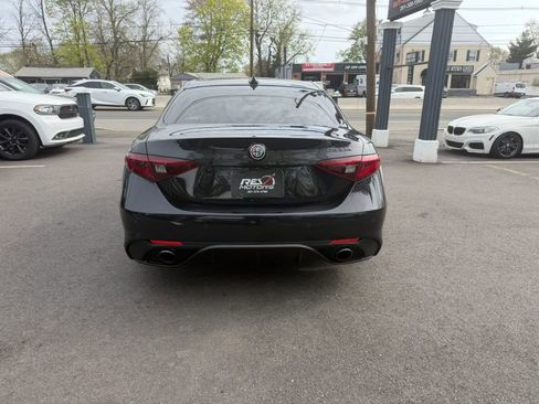 Used 2017 Alfa Romeo Giulia w/ Sport Appearance Package image 4