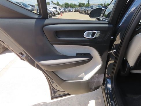 Used 2021 Volvo XC40 T4 Momentum FWD image 20