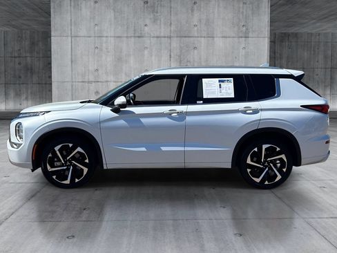 Used 2023 Mitsubishi Outlander SEL FWD image 2