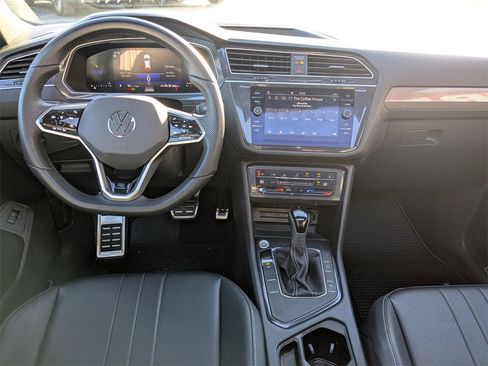 Used 2024 Volkswagen Tiguan SE R-Line image 9