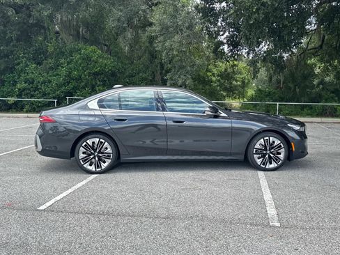 New 2026 BMW 530i image 3