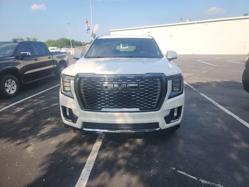 Used 2024 GMC Yukon XL Denali Ultimate AWD/4WD image 2
